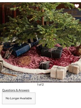Pottery Barn Teen Harry Potter Velvet Tree Skirt. Gryffindor.